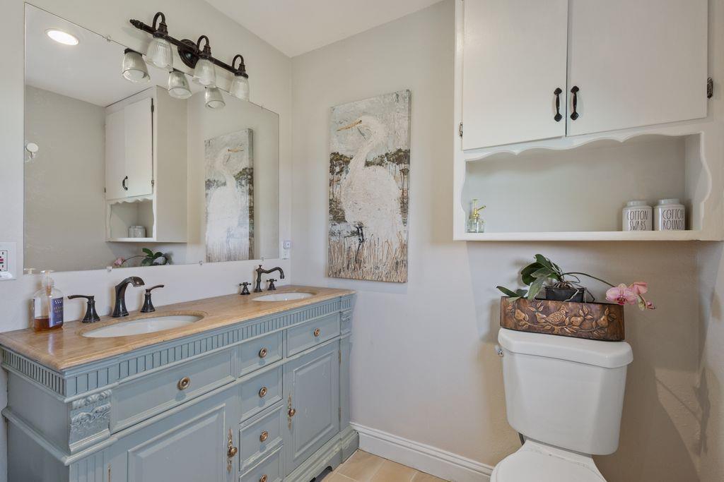 13513 Vineyard Rd, Waterford, CA 95386