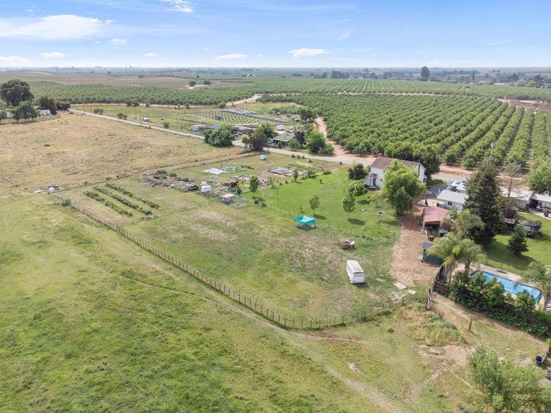 13513 Vineyard Rd, Waterford, CA 95386