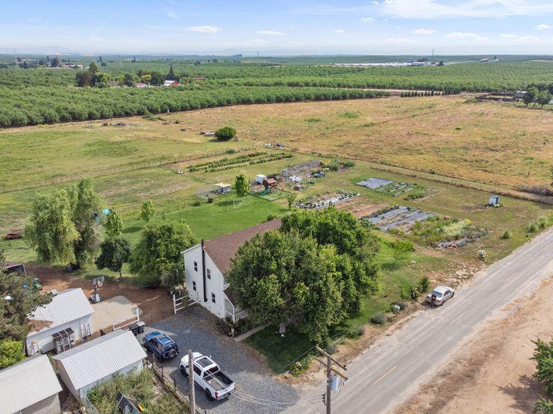 13513 Vineyard Rd, Waterford, CA 95386