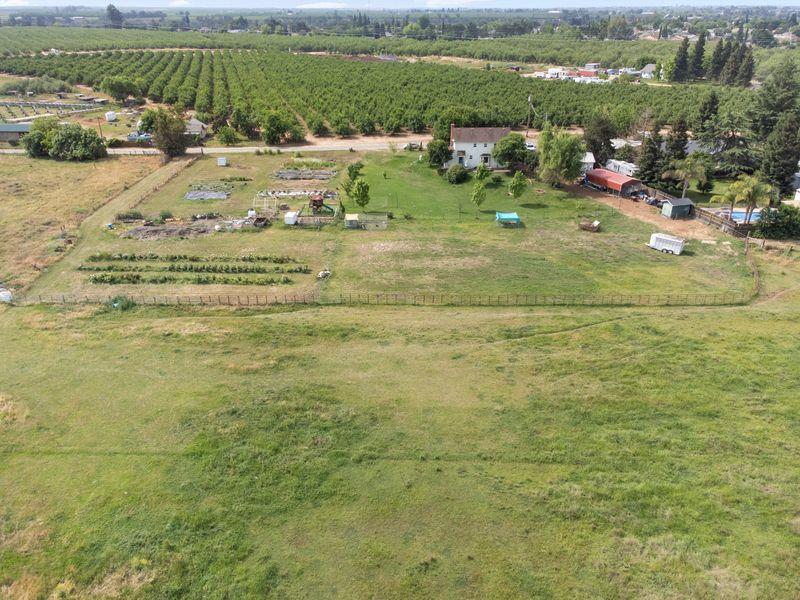 13513 Vineyard Rd, Waterford, CA 95386