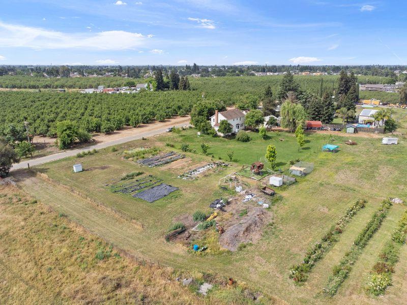 13513 Vineyard Rd, Waterford, CA 95386