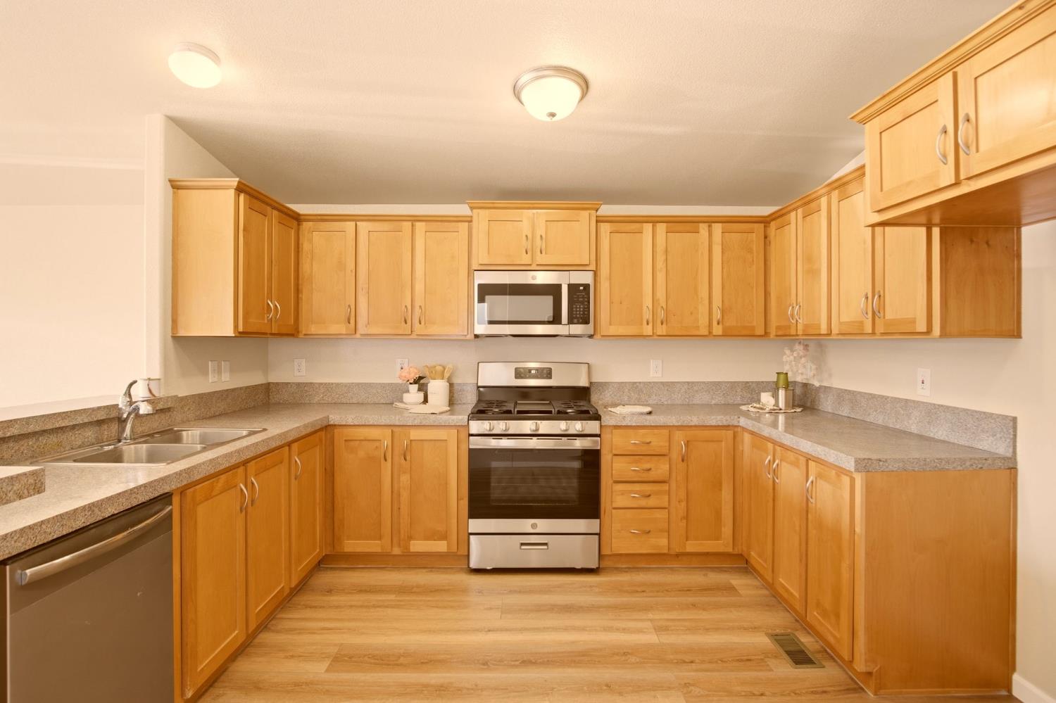 145 Dory Ln, Modesto, CA 95356