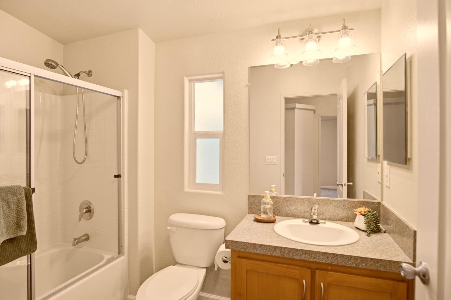 145 Dory Ln, Modesto, CA 95356