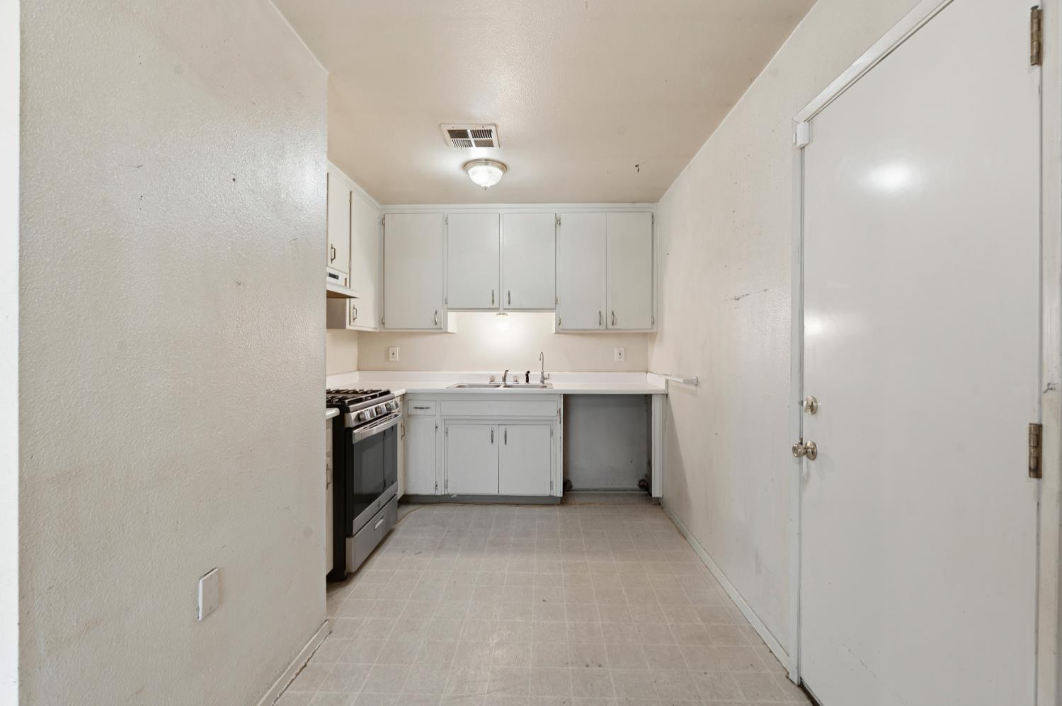 2817 5th St, Hughson, CA 95326
