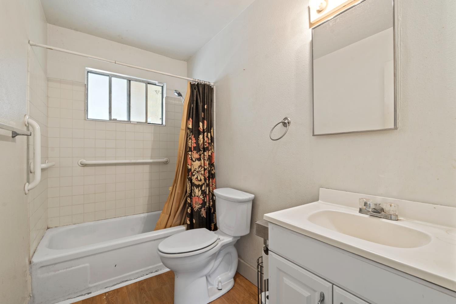 2817 5th St, Hughson, CA 95326