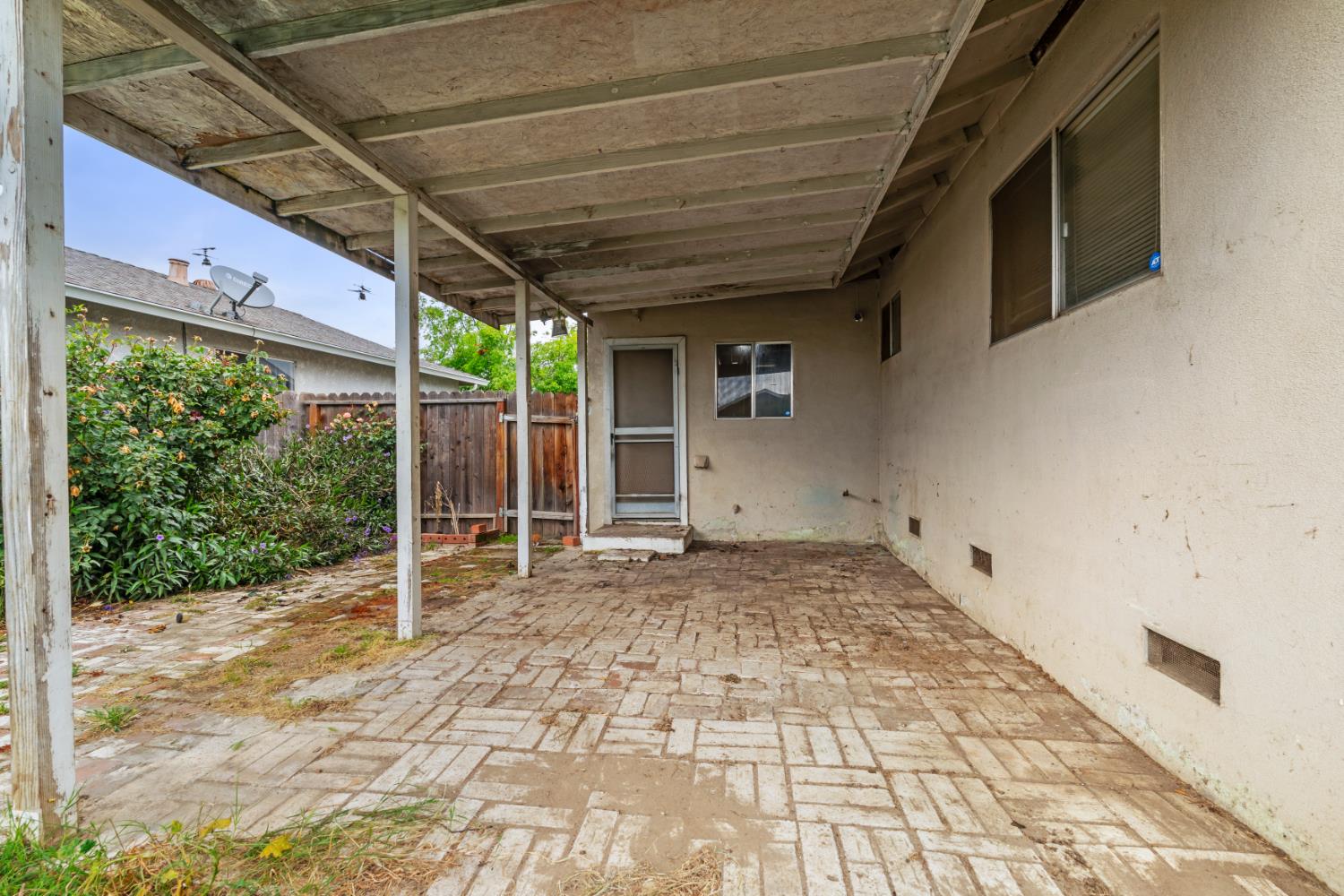 2817 5th St, Hughson, CA 95326