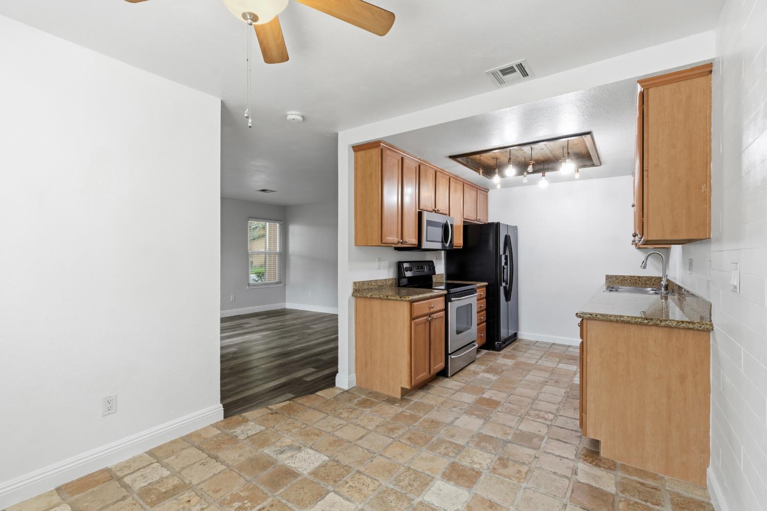 4009 Elmo Loop #A, Modesto, CA 95356