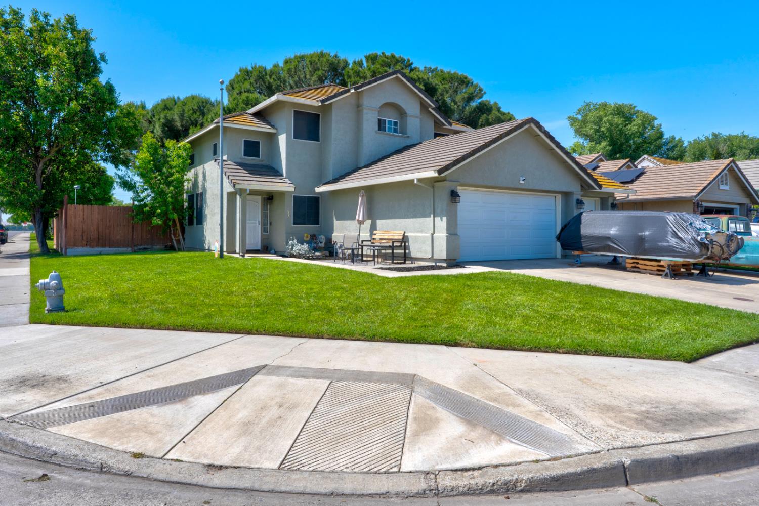 725 Mckinley St, Los Banos, CA 93635