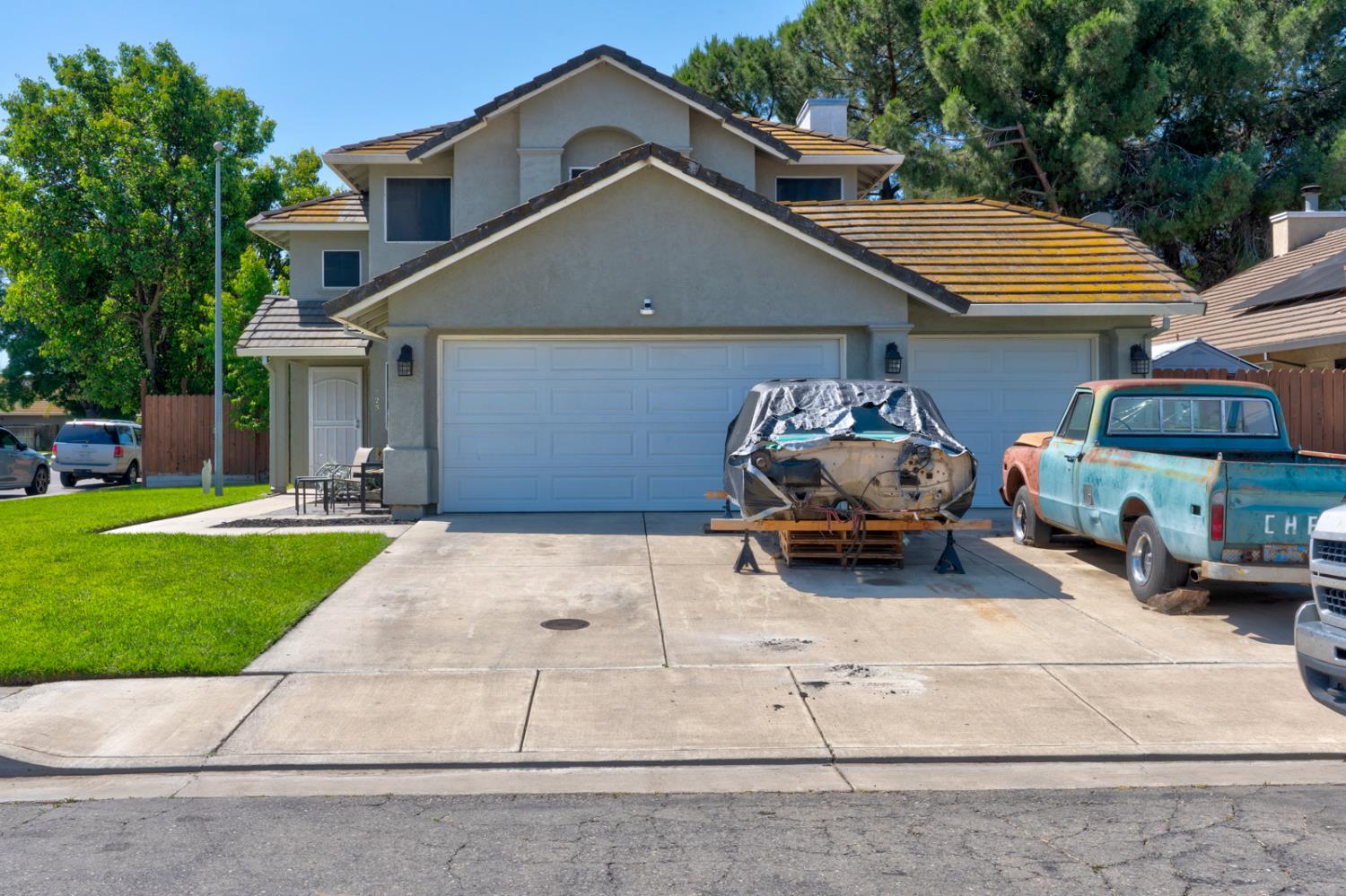 725 Mckinley St, Los Banos, CA 93635