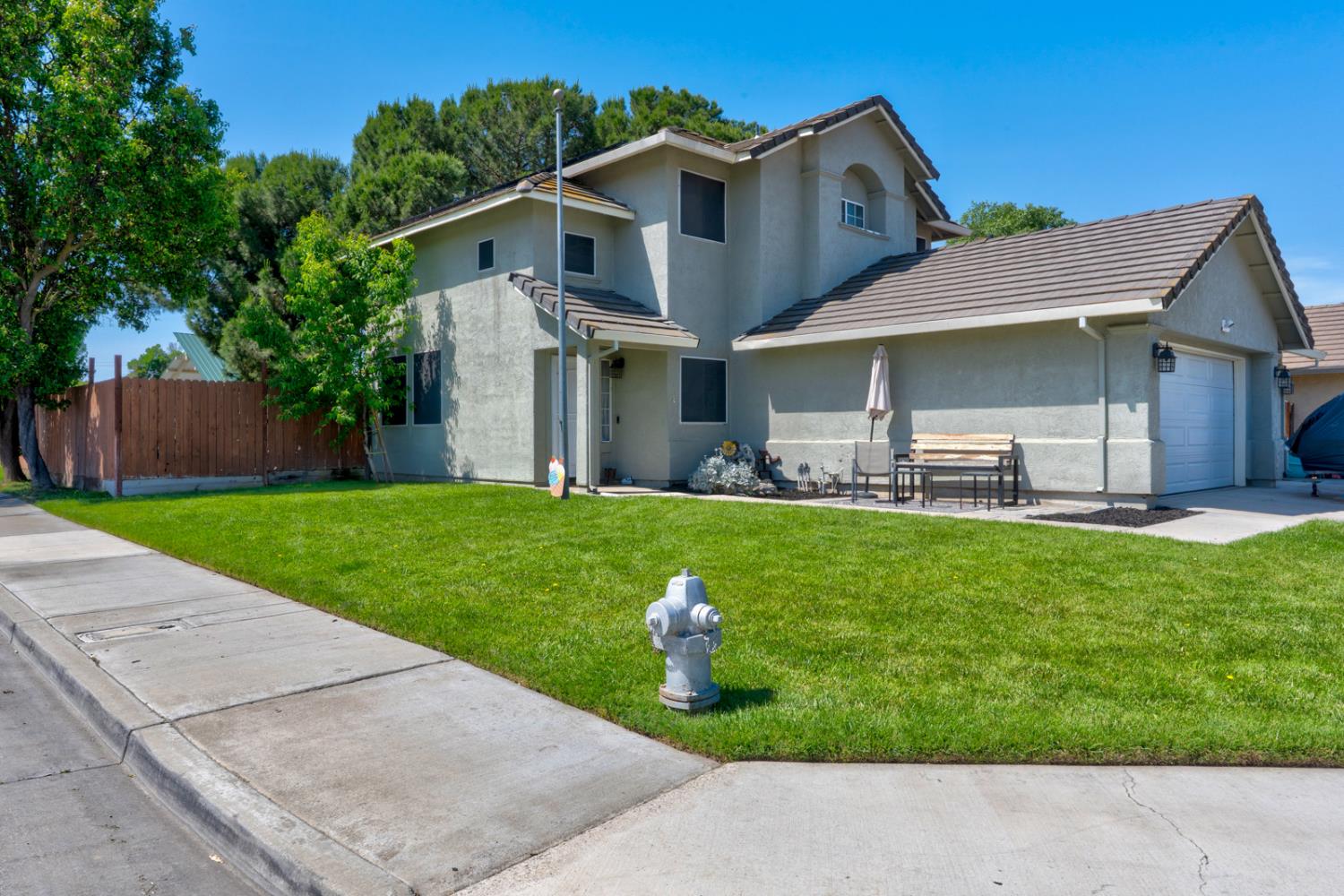 725 Mckinley St, Los Banos, CA 93635