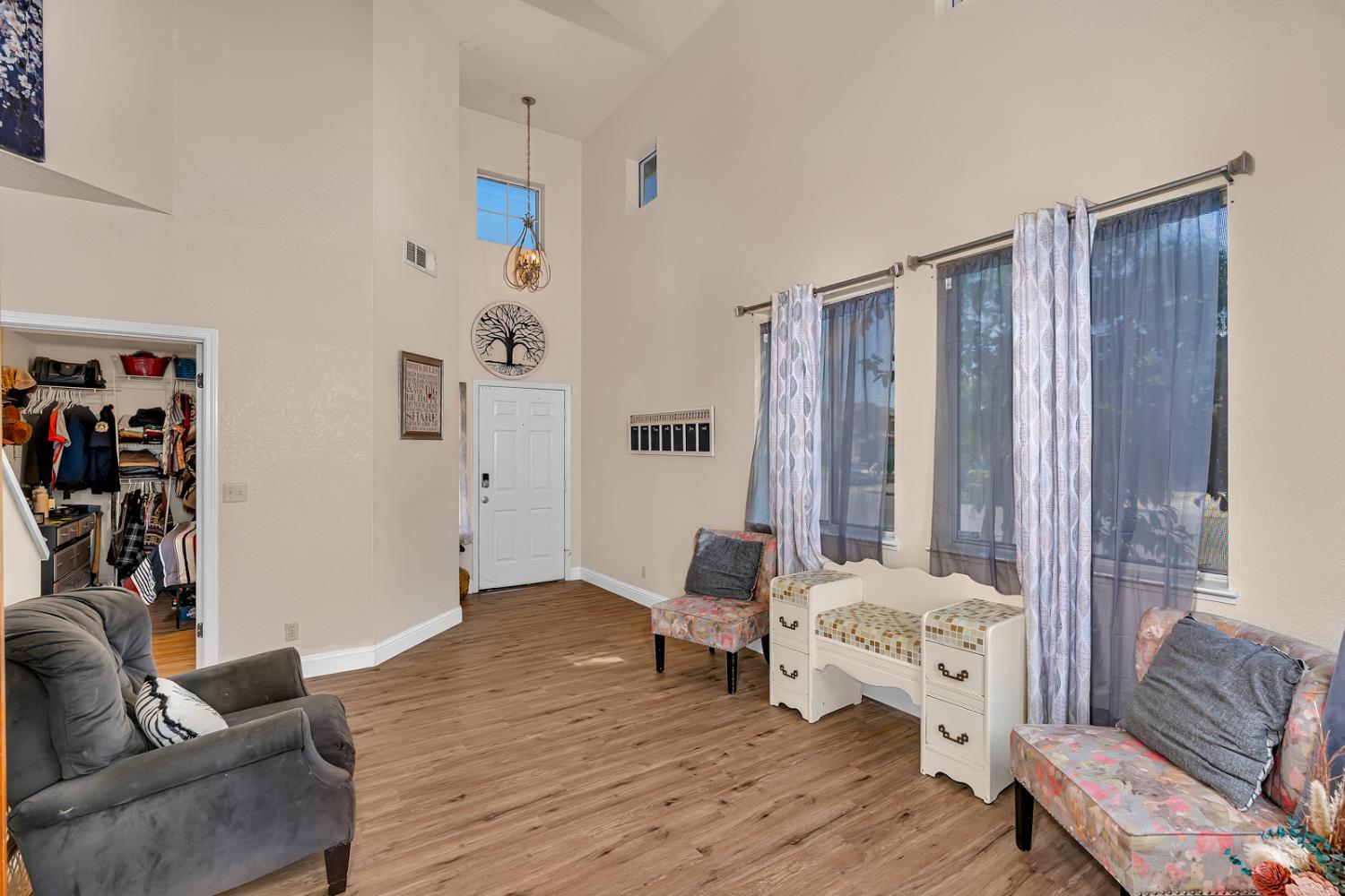 725 Mckinley St, Los Banos, CA 93635