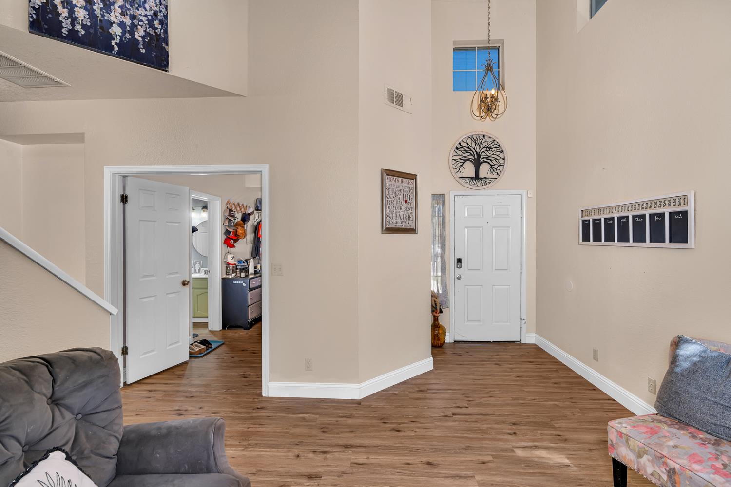 725 Mckinley St, Los Banos, CA 93635