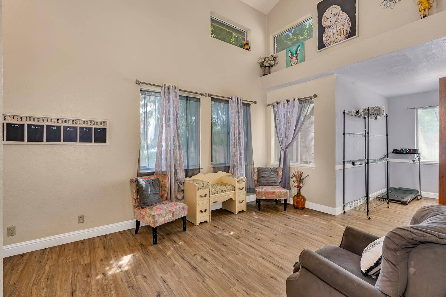 725 Mckinley St, Los Banos, CA 93635