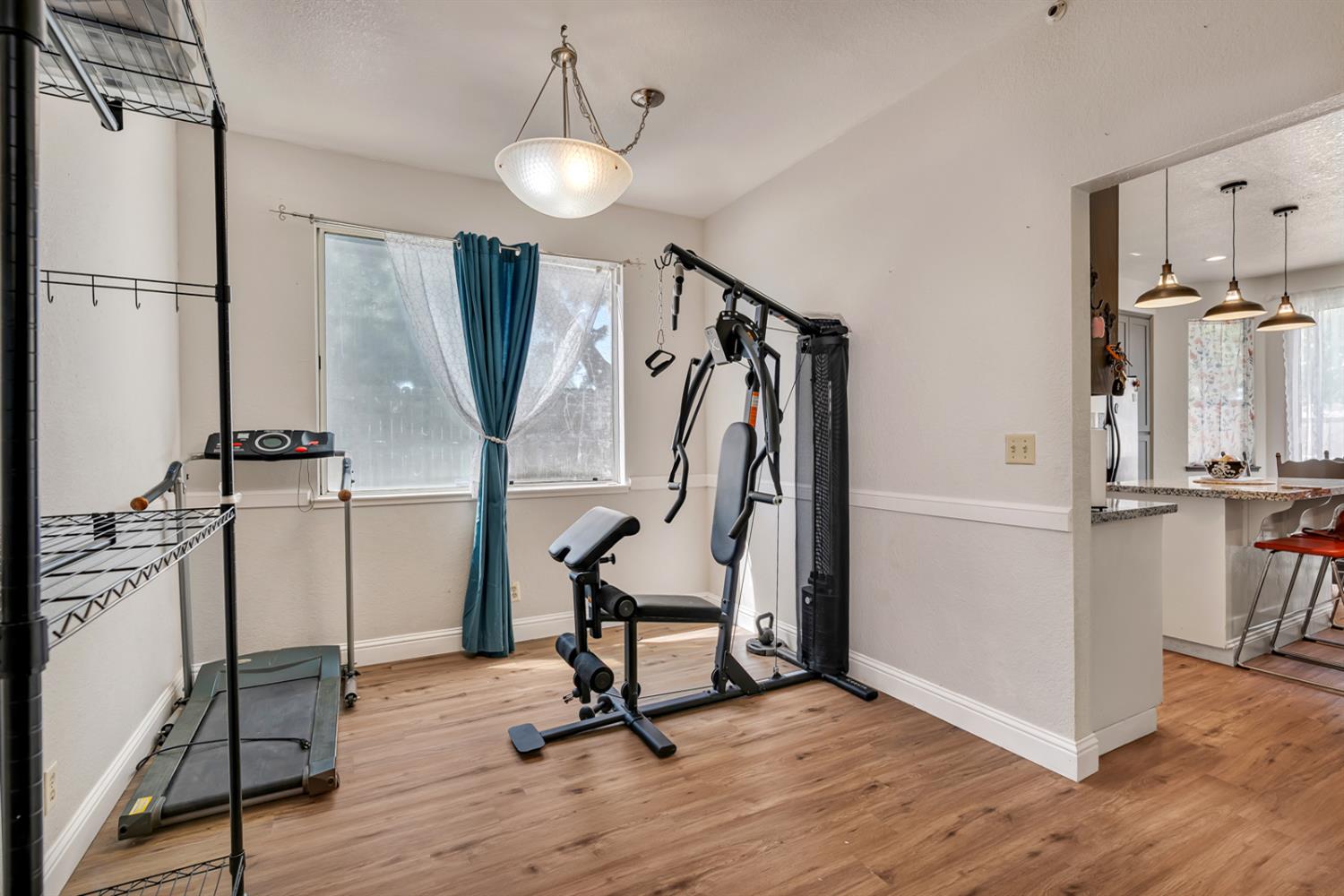 725 Mckinley St, Los Banos, CA 93635