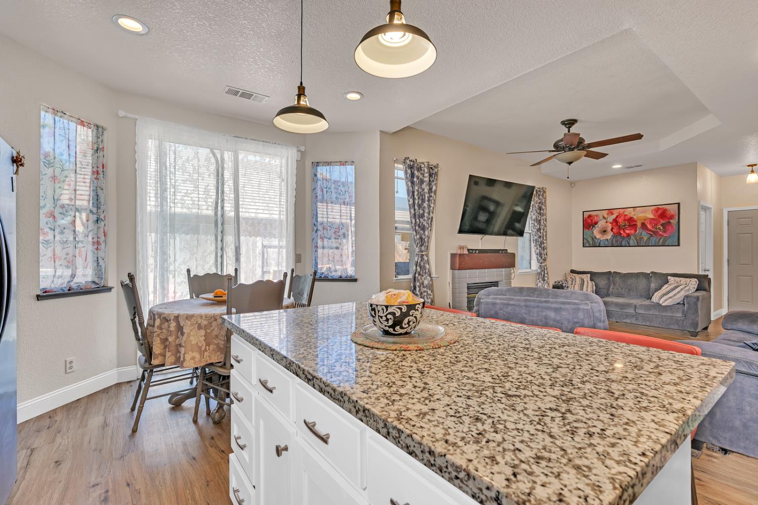 725 Mckinley St, Los Banos, CA 93635