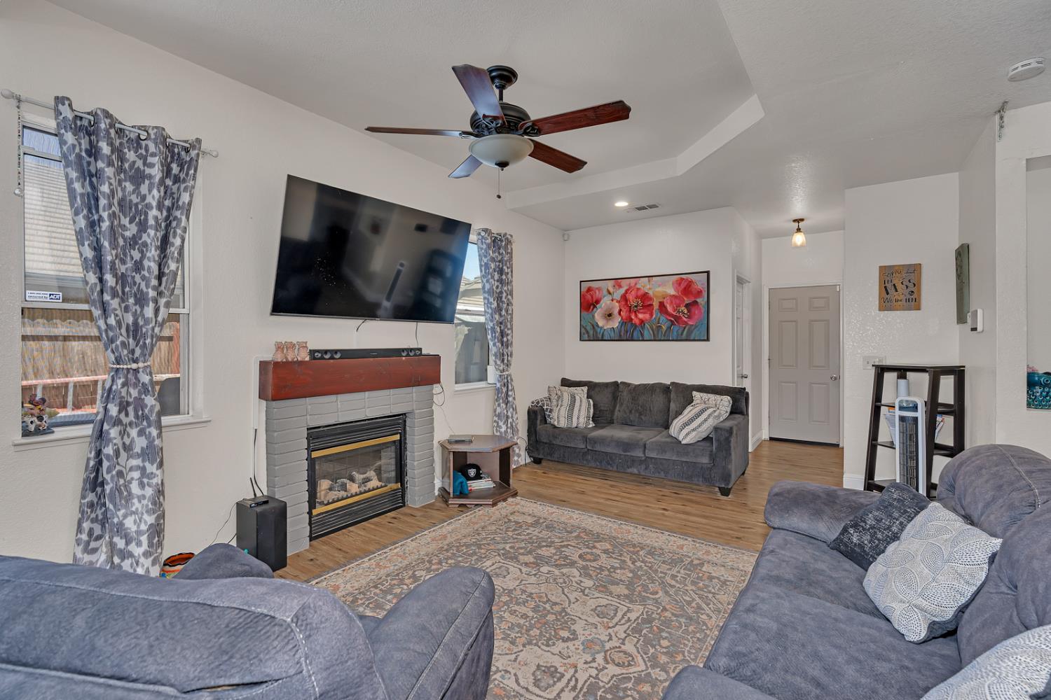 725 Mckinley St, Los Banos, CA 93635