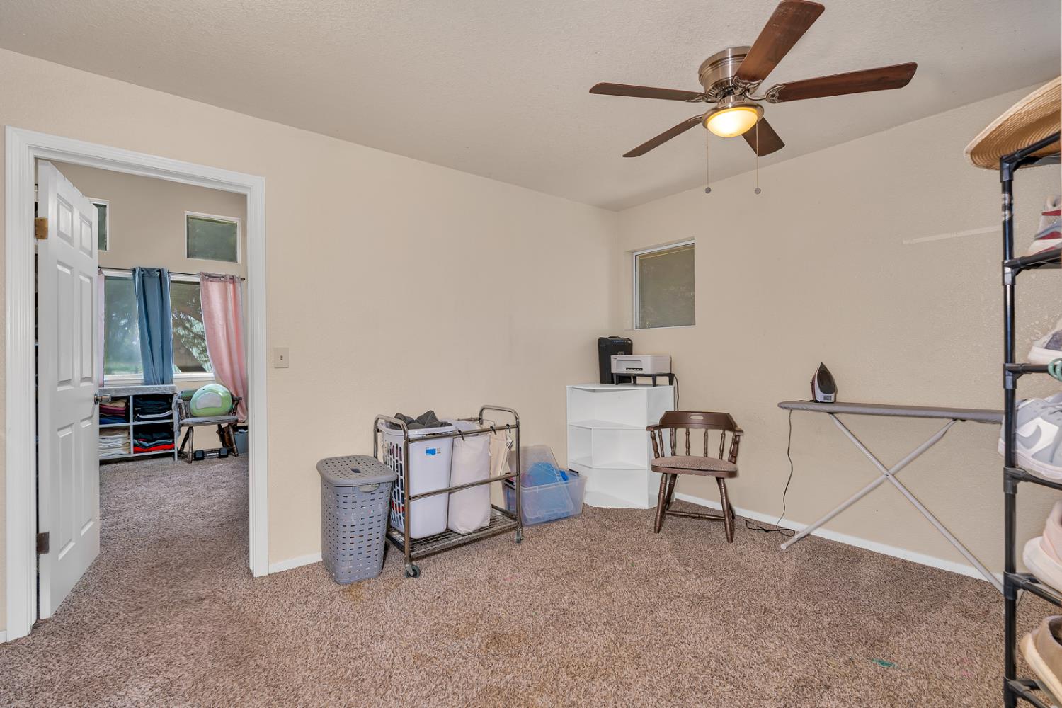 725 Mckinley St, Los Banos, CA 93635