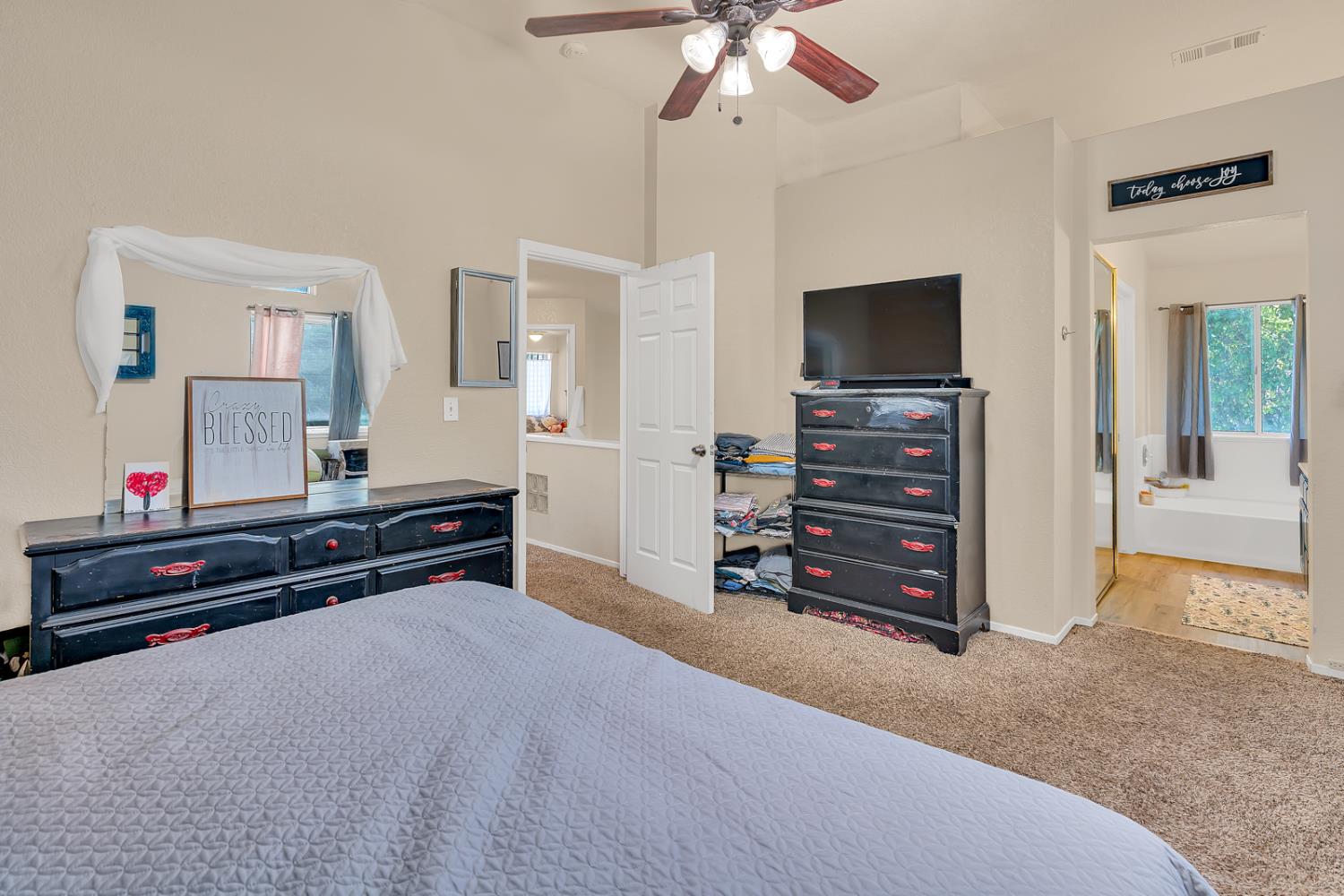 725 Mckinley St, Los Banos, CA 93635