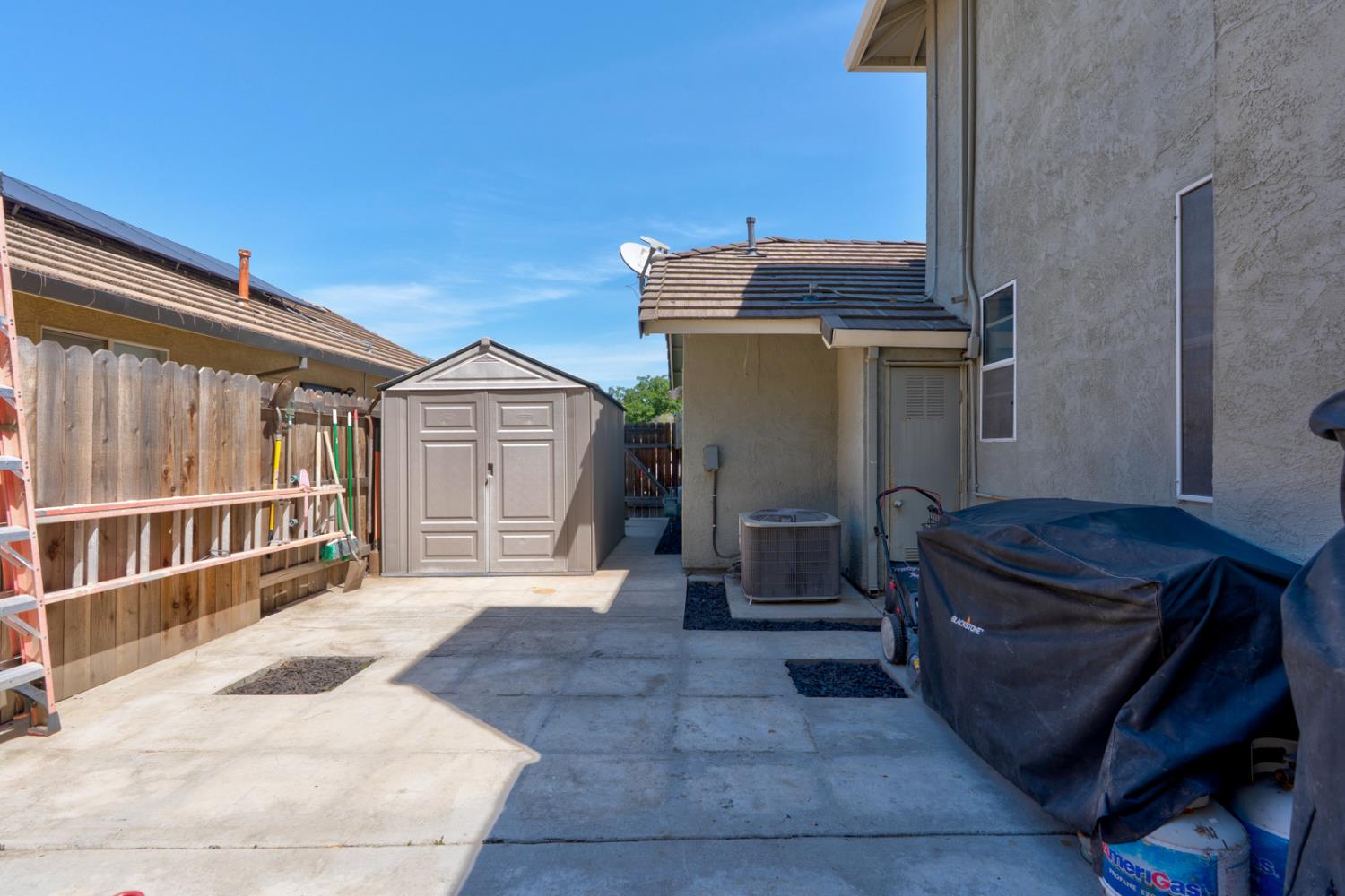 725 Mckinley St, Los Banos, CA 93635