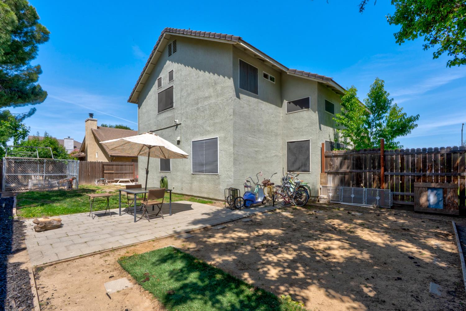 725 Mckinley St, Los Banos, CA 93635