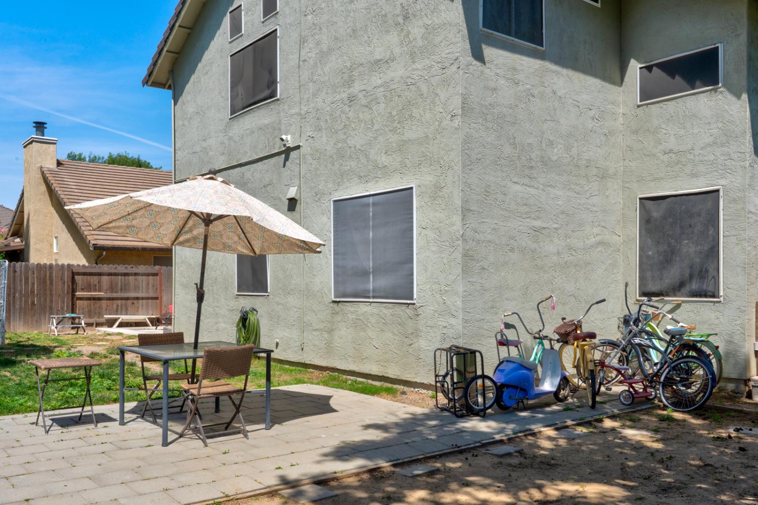 725 Mckinley St, Los Banos, CA 93635