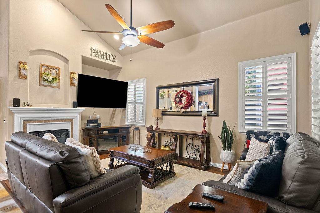 2749 Doubloon St, Riverbank, CA 95367