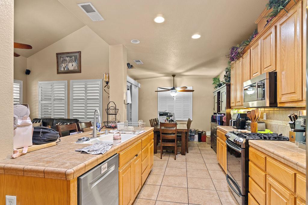2749 Doubloon St, Riverbank, CA 95367