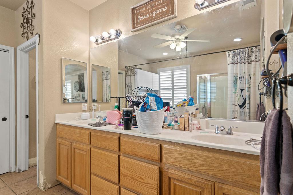 2749 Doubloon St, Riverbank, CA 95367