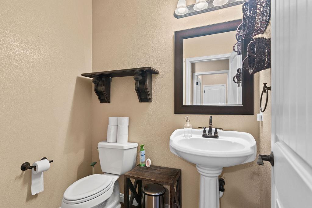 2749 Doubloon St, Riverbank, CA 95367