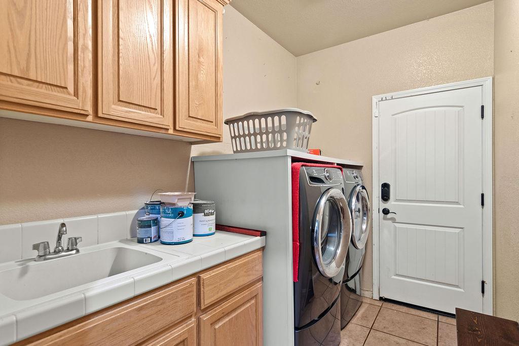 2749 Doubloon St, Riverbank, CA 95367