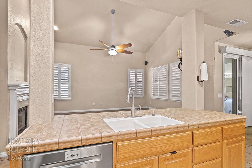 2749 Doubloon St, Riverbank, CA 95367