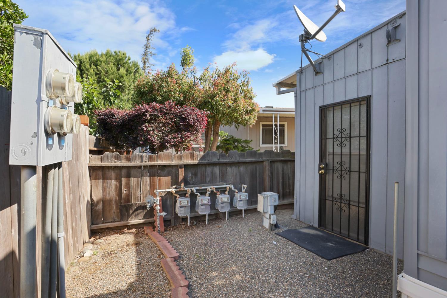 2505 Jackson Ave, Escalon, CA 95320
