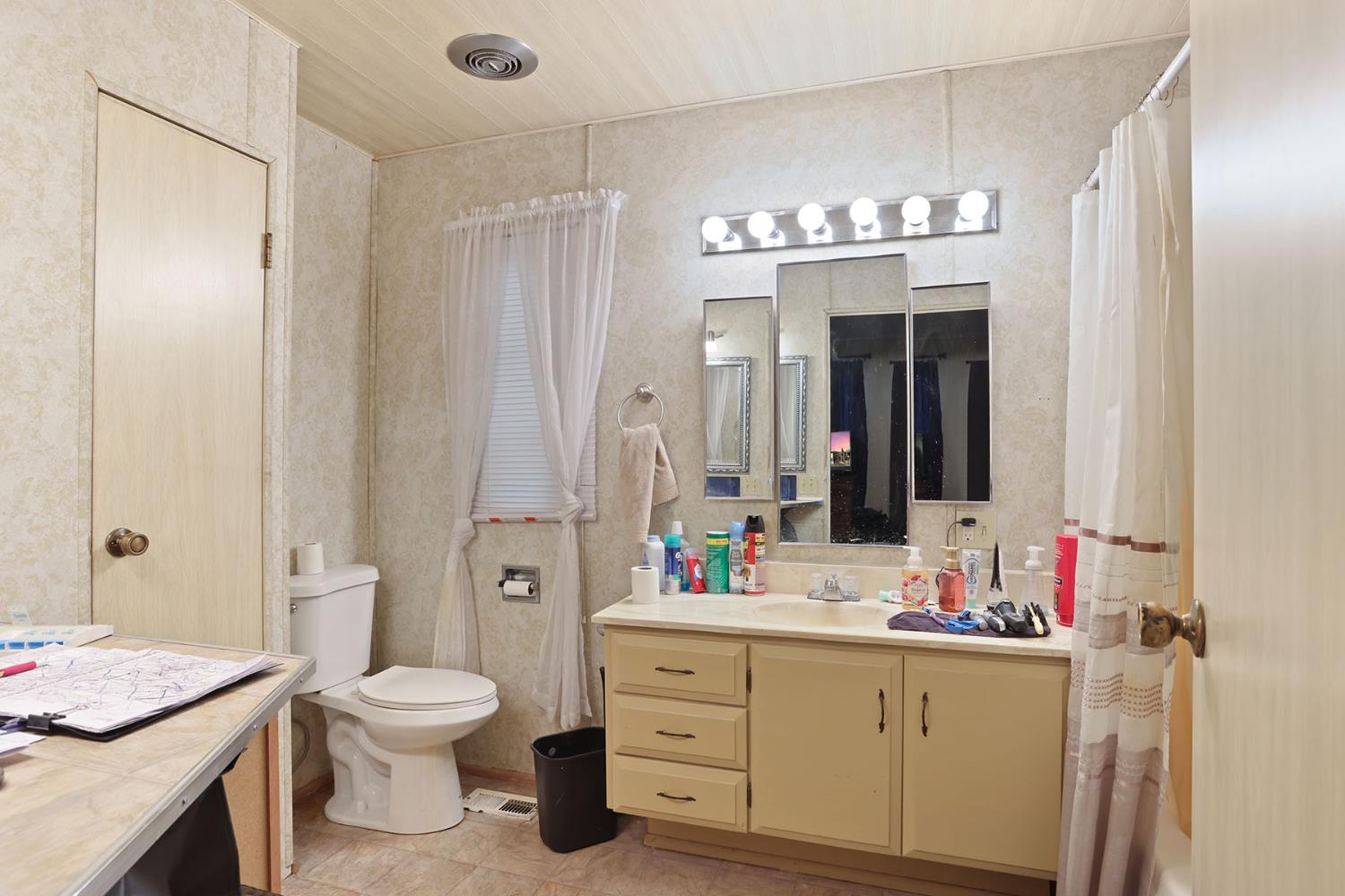2505 Jackson Ave, Escalon, CA 95320