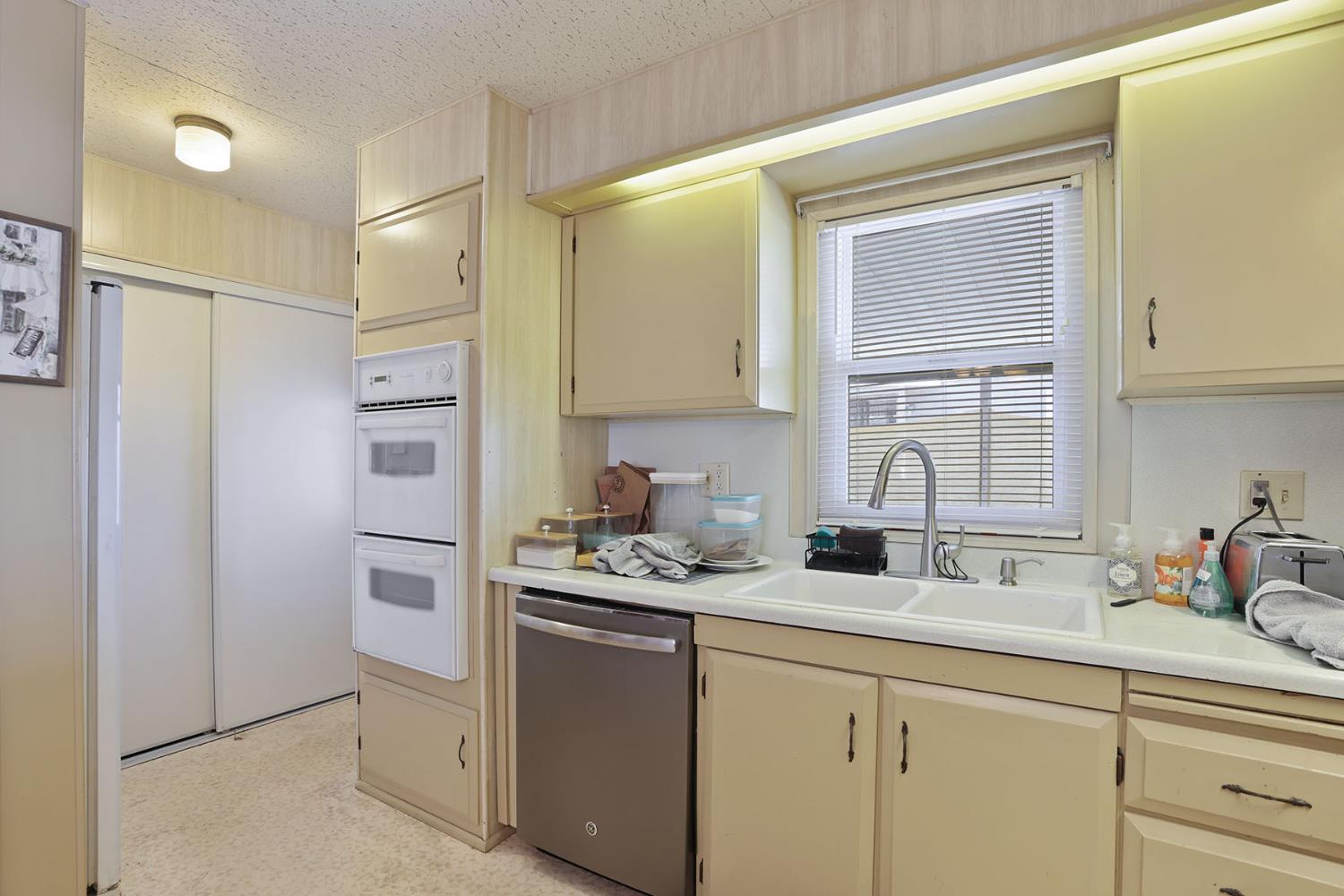 2505 Jackson Ave, Escalon, CA 95320