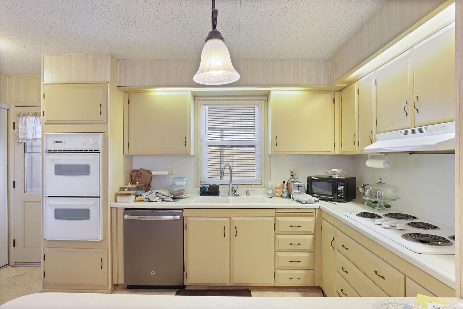 2505 Jackson Ave, Escalon, CA 95320
