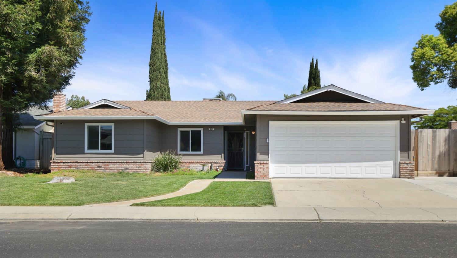 825 Buckingham Dr, Manteca, CA 95336