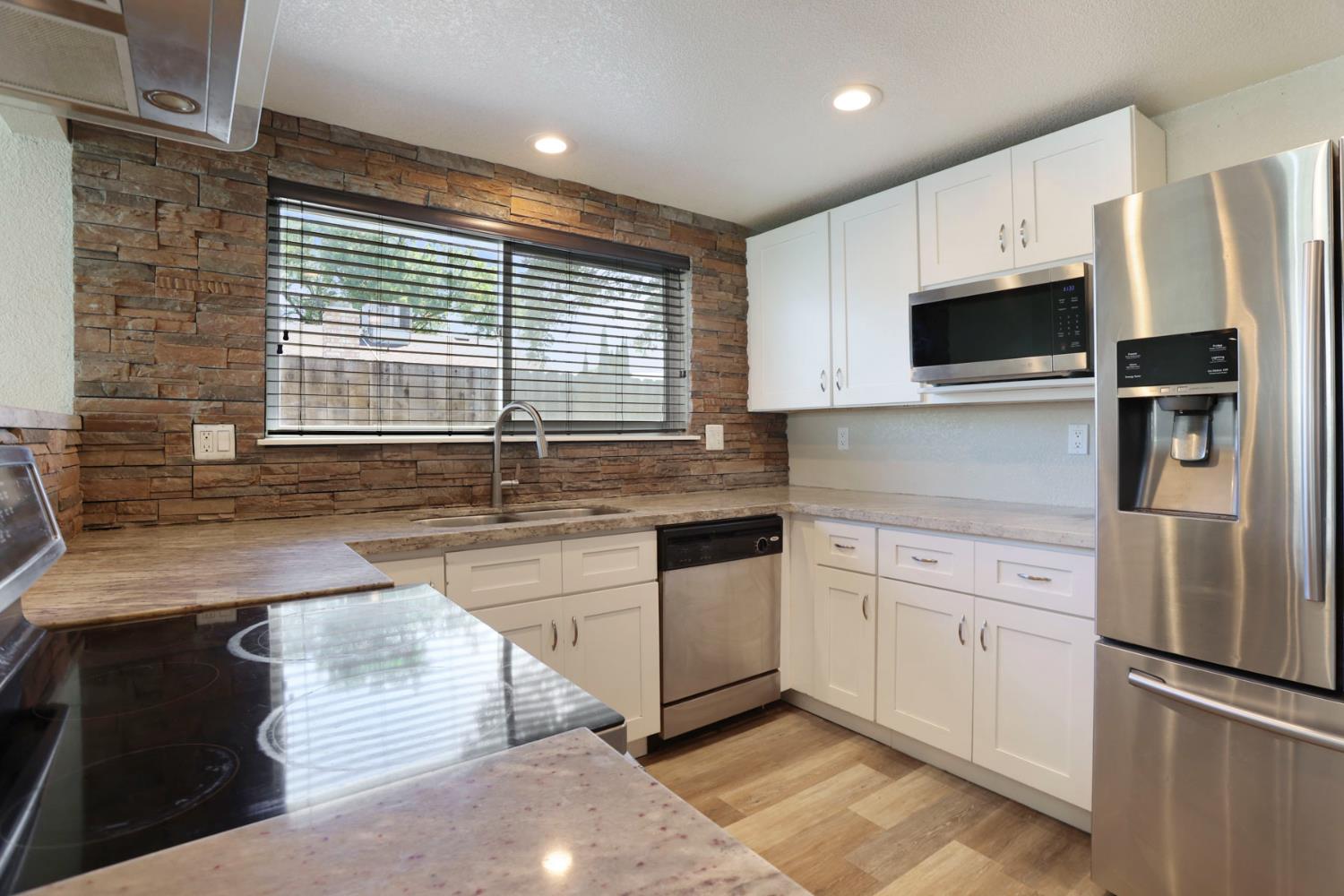 825 Buckingham Dr, Manteca, CA 95336