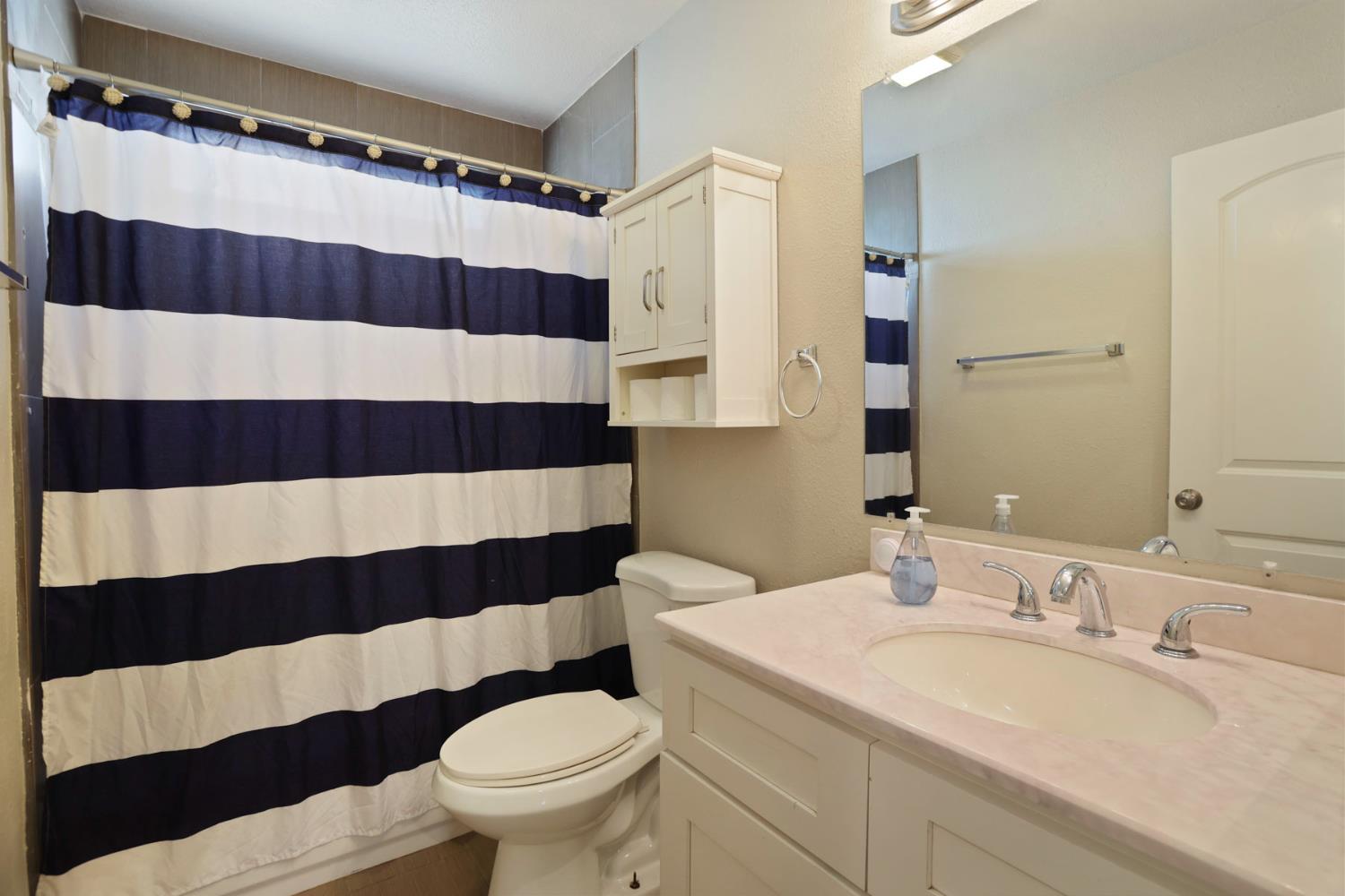 825 Buckingham Dr, Manteca, CA 95336