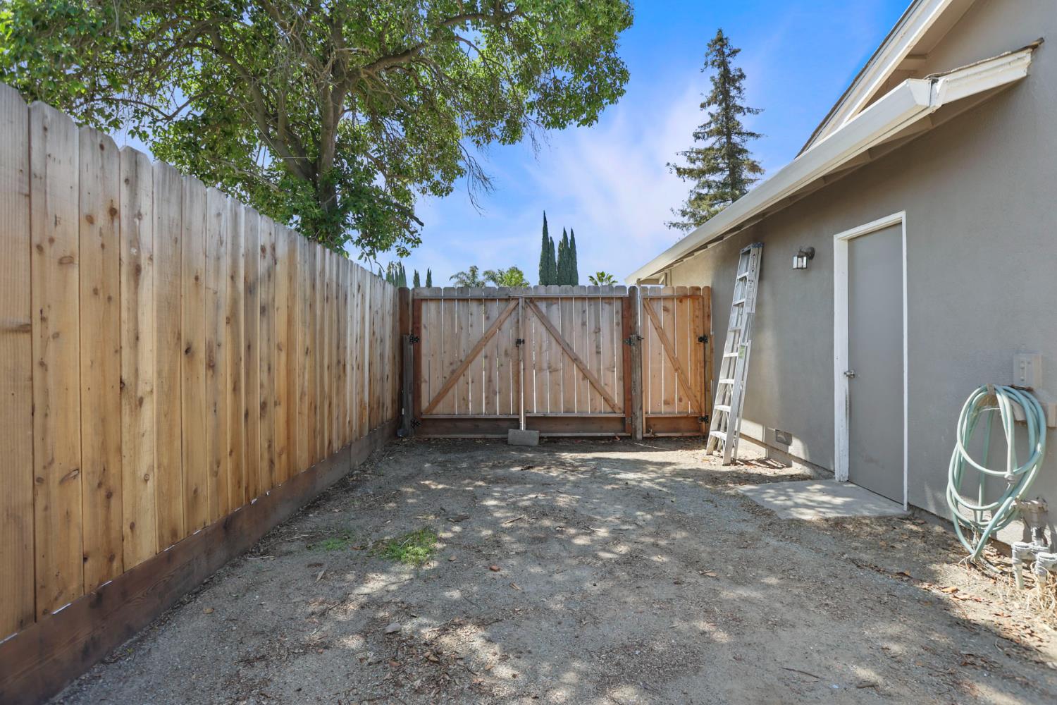 825 Buckingham Dr, Manteca, CA 95336