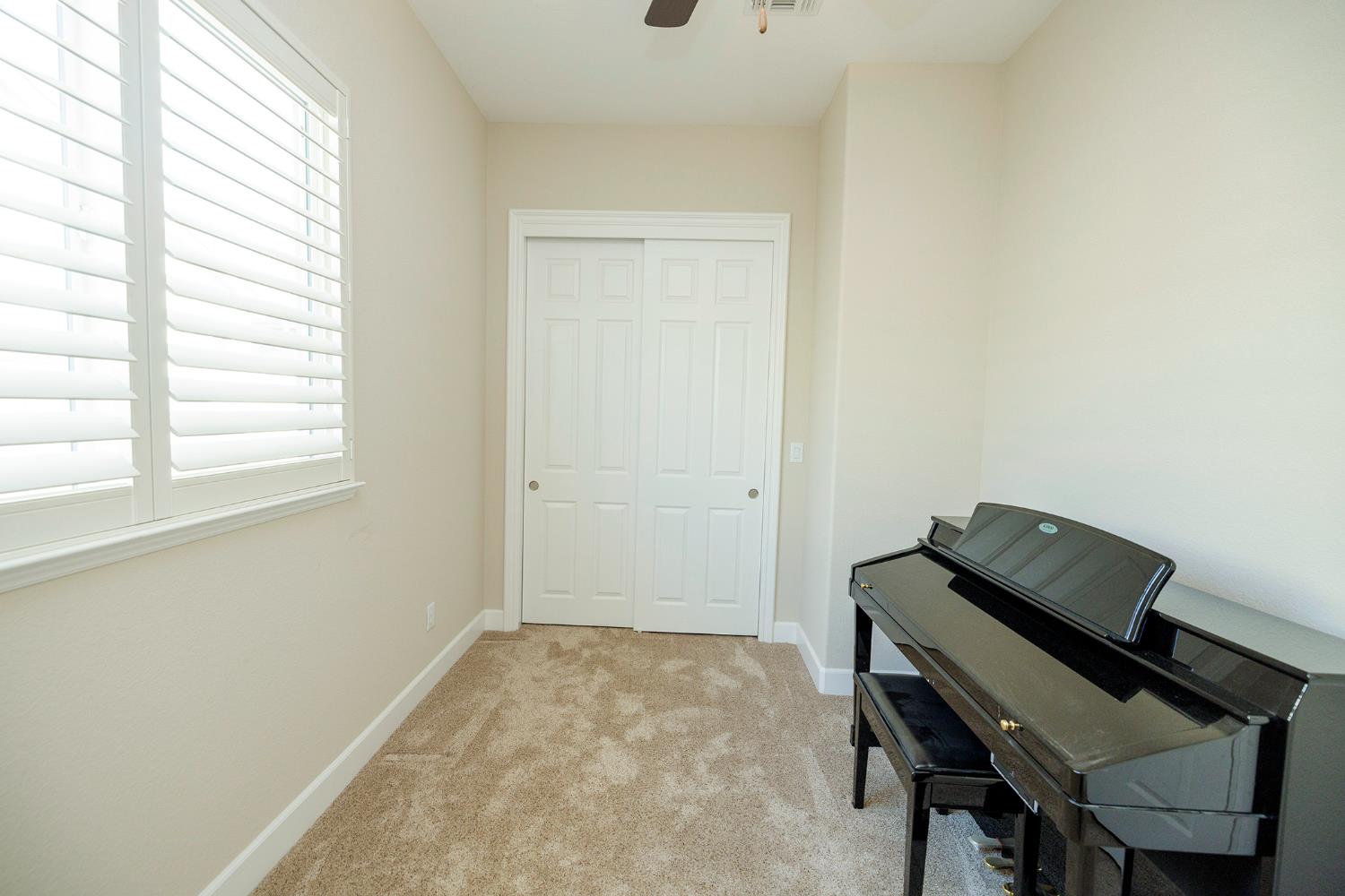 2471 Sea Lion Way, Turlock, CA 95380
