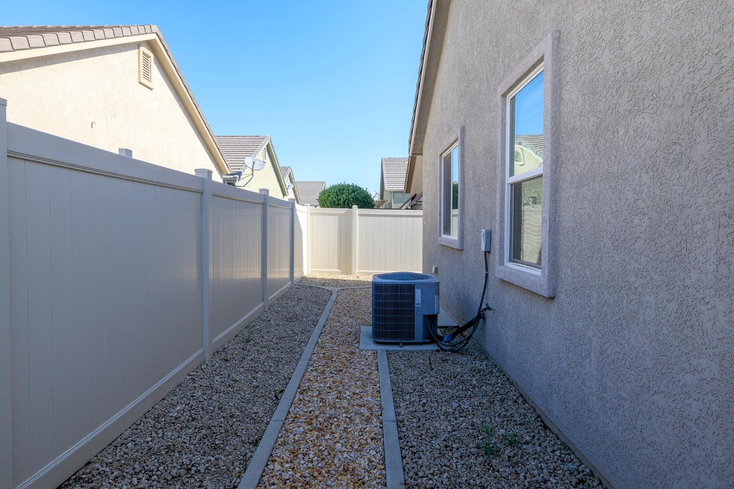 2471 Sea Lion Way, Turlock, CA 95380
