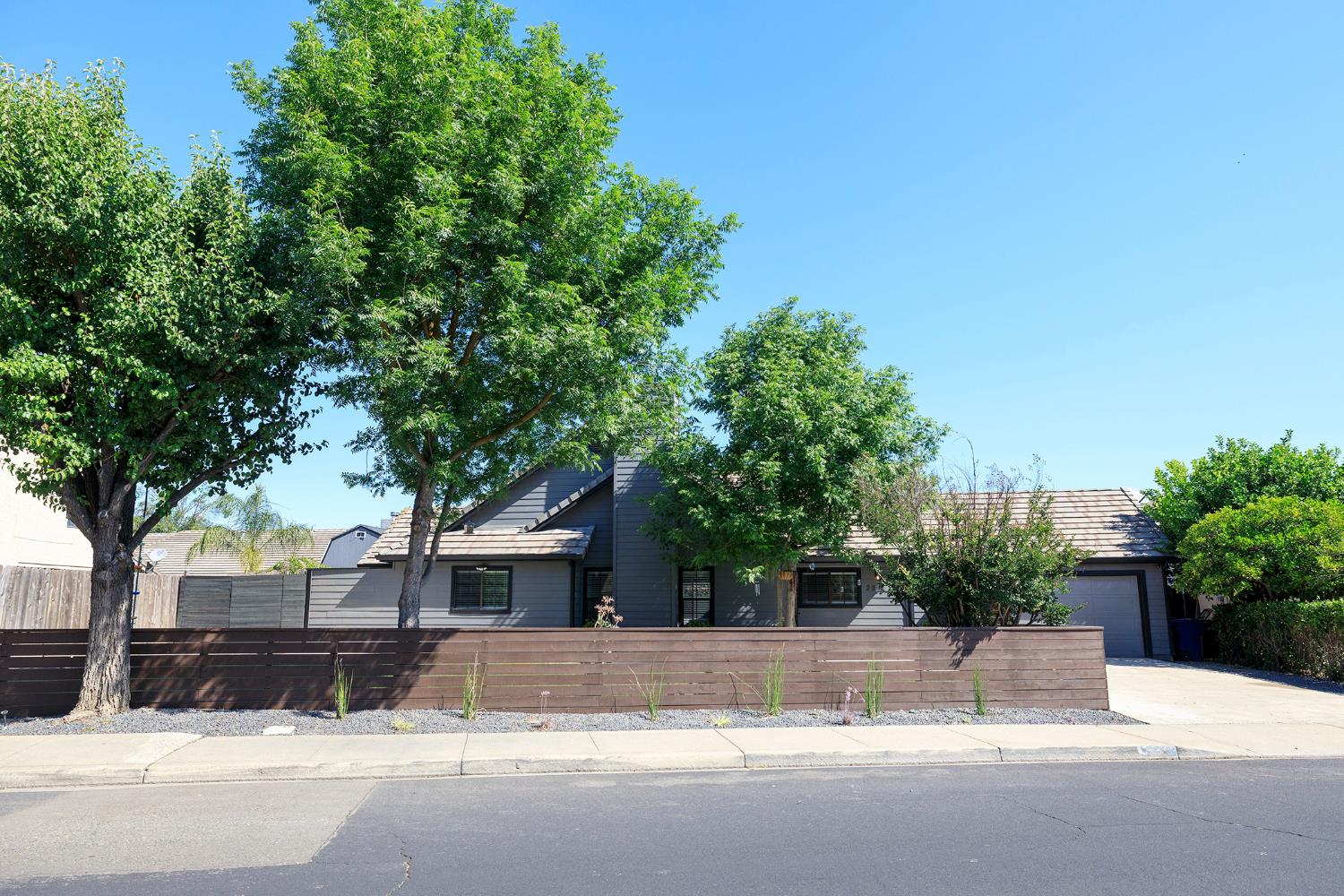 2325 Manor Oak Dr, Modesto, CA 95355