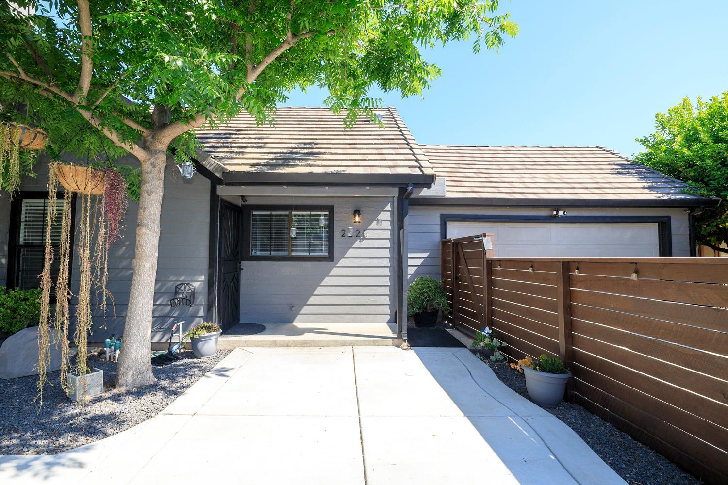 2325 Manor Oak Dr, Modesto, CA 95355