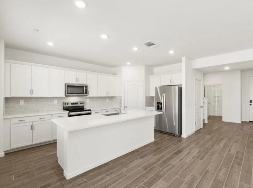 2261 Hewins St, Manteca, CA 95337