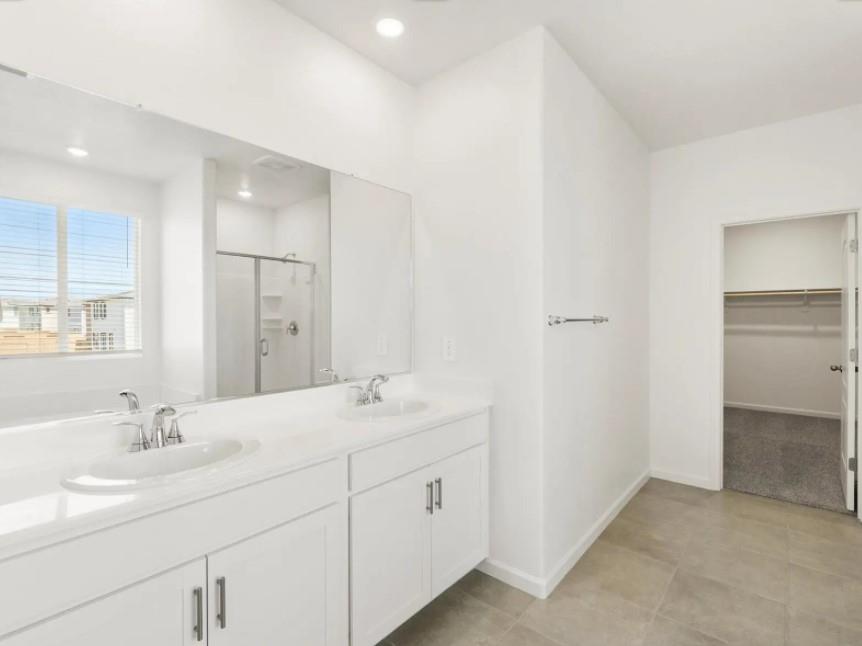 2261 Hewins St, Manteca, CA 95337