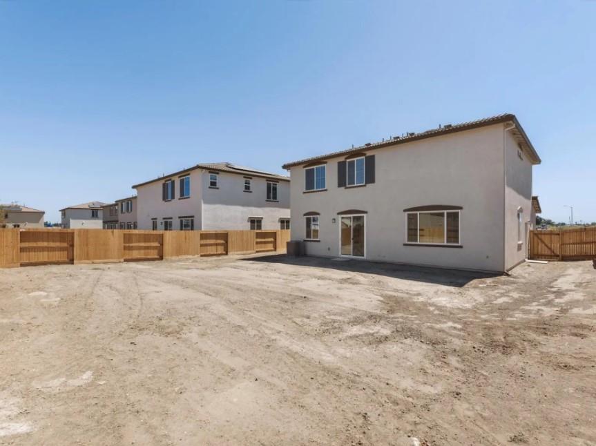 2261 Hewins St, Manteca, CA 95337
