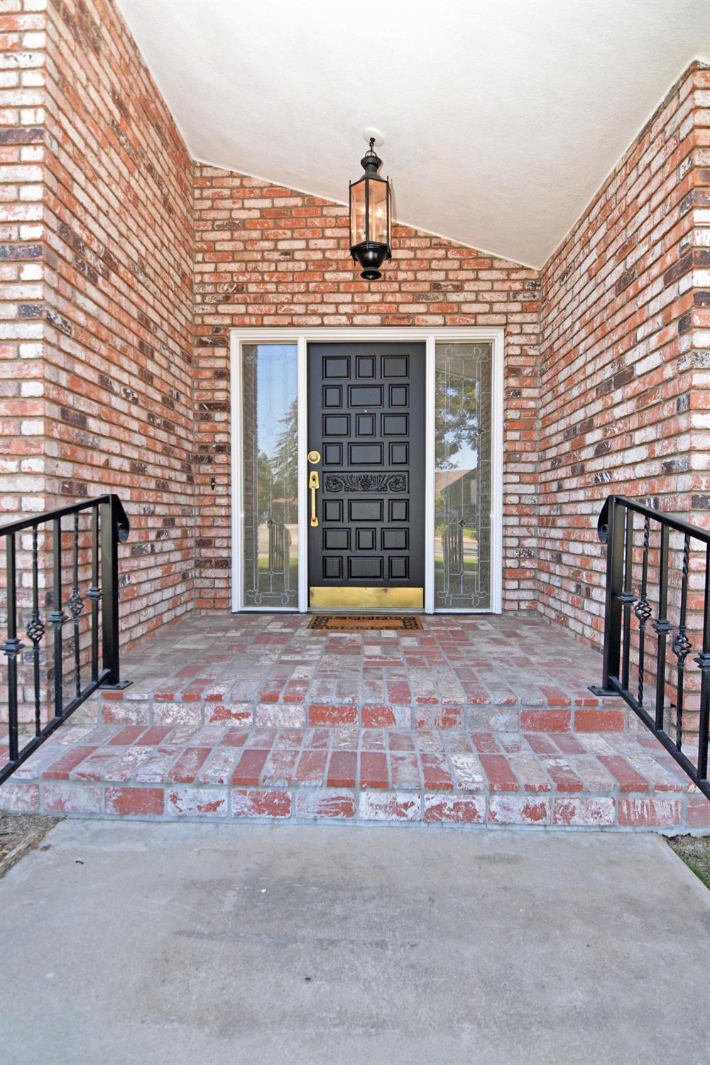 1661 Smith Dr, Turlock, CA 95382