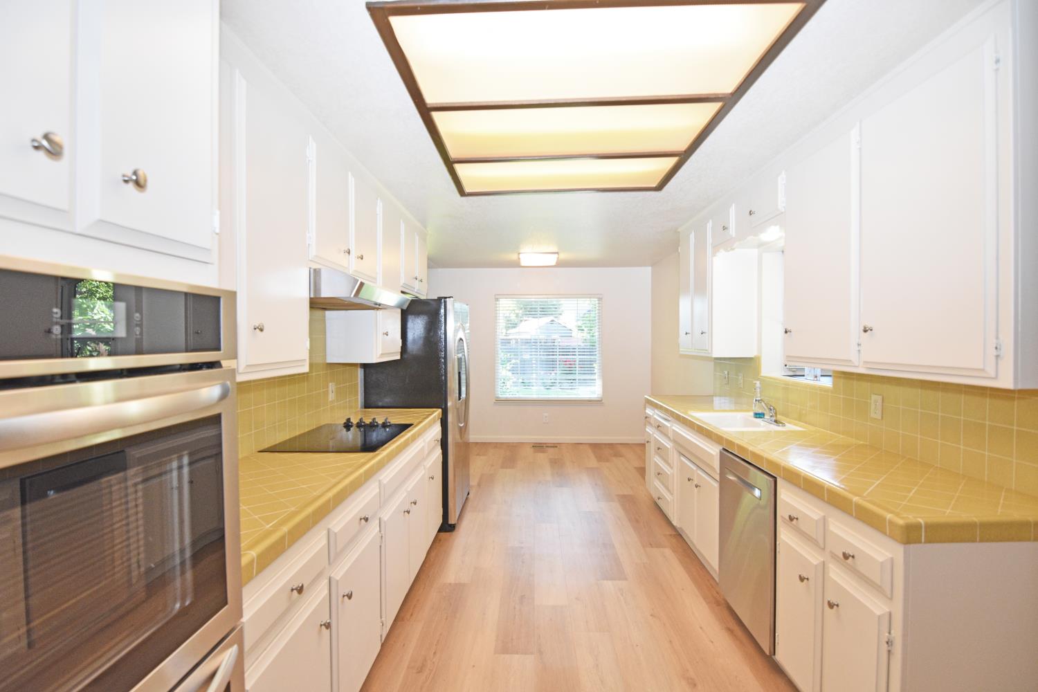 1661 Smith Dr, Turlock, CA 95382