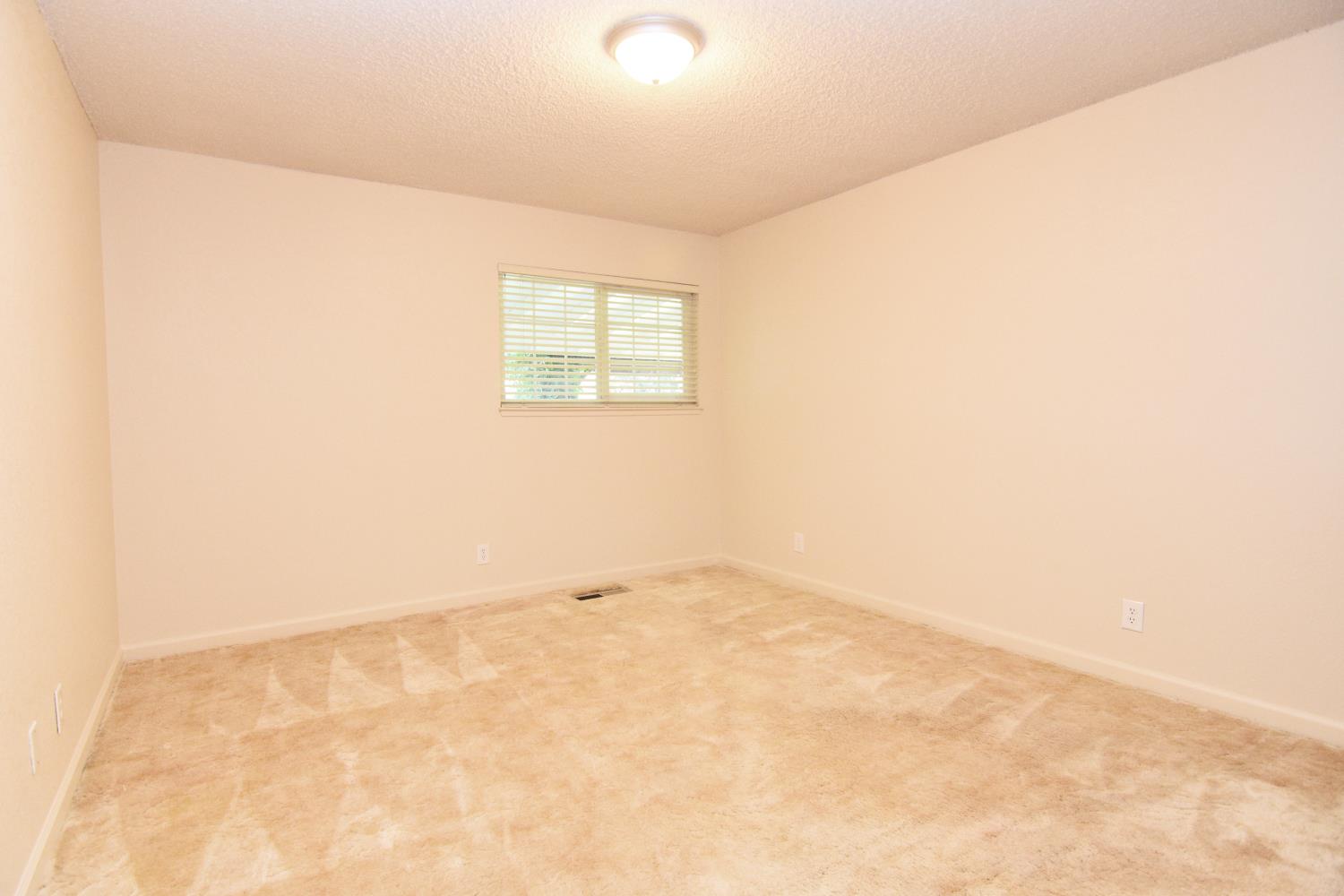1661 Smith Dr, Turlock, CA 95382