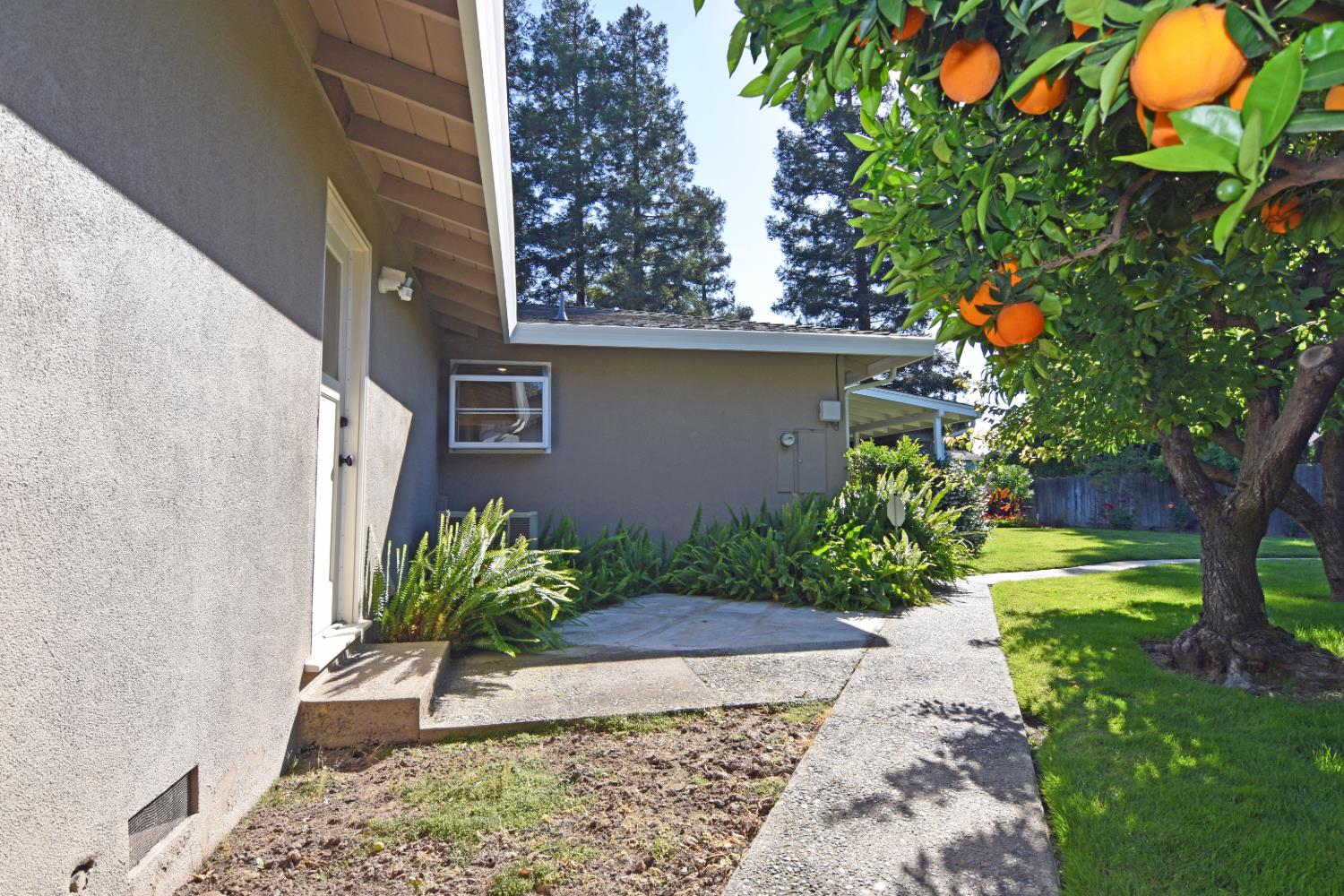 1661 Smith Dr, Turlock, CA 95382
